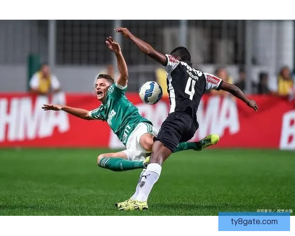 欧冠联赛阶段葡萄牙体育主场力克巴黎圣日耳曼二比一爆冷胜利夜